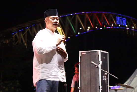 Bupati Kutai Kartanegara (Kukar) Edi Damansyah melantik Dewan Pengurus Pusat (DPP) Gerakan Pemuda Nusantara (GADATARA) Kalimantan Timur dan Dewan Pimpinan Cabang (DPC) GADATARA se-Kabupaten Kukar di Taman Kota Raja Tenggarong. (Foto: Ist)