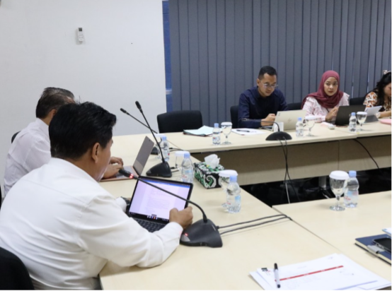 Sekretaris Daerah (Sekda) Kutai Kartanegara (Kukar) Sunggono hadiri undangan Rapat Pembahasan Program Kerja Ekosistem Keuangan Inklusif (EKI) Tim Percepatan Akses Keuangan Daerah (TPAKD) Kutai Kartanegara Tahun 2025. (Foto: Ist)