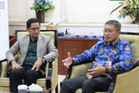 Pemerintah Kutai Kartanegara melalui Asisten III Bidang Administrasi Umum Sekretariat Daerah Kabupaten (SetdaKab) Kutai Kartanegara (Kukar) Dafip Haryanto melakukan Penandatanganan Kesepakatan Bersama antara Pemerintah Kabupaten Kukar dan Perseroan Terbatas Semangat Cipta Bermanfaat (SCB) International Consulting. (Foto: Ist)