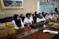 Asisten III Setkab Kukar Bidang Administrasi Umum Sekretariat Daerah Kutai Kartanegara (Kukar) Dafip Haryanto membuka Rapat Penilaian Arsip Usul Musnah Tahun 2025 di lingkungan Sekretariat Daerah Kukar. (Foto: Ist)