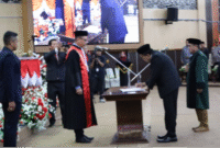 Bupati Kutai Kartanegara Edi Damansyah menghadiri Rapat Paripurna Istimewa ke-11 masa Sidang III DPRD Kukar dengan agenda peresmian pengangkatan Ketua DPRD baru untuk sisa masa jabatan 2024–2029. (Foto: Ist)