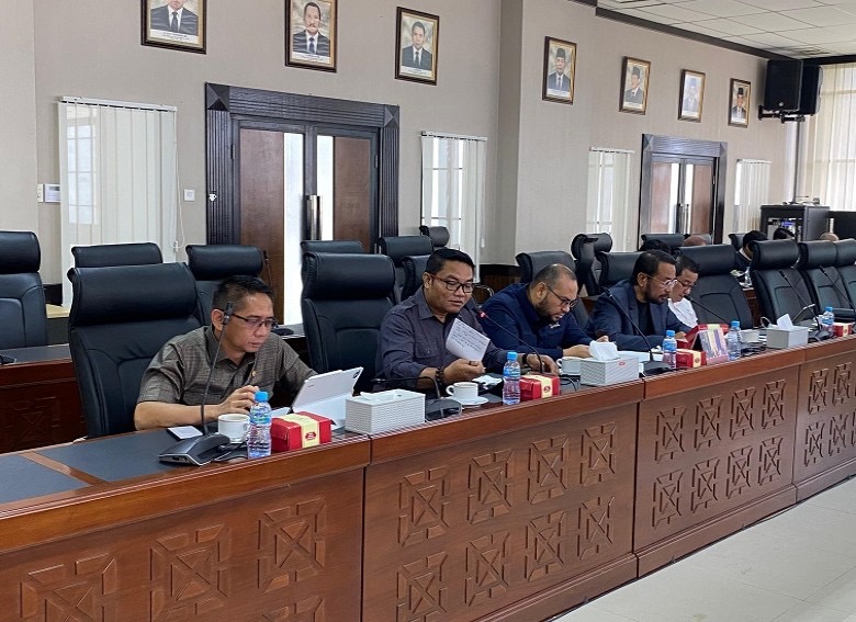 Rapat monitoring dan Evaluasi penyusunan Prognosis APBD 2026 dan P-APBD 2025. (Foto : Humas Sekretariat DPRD Kaltim)