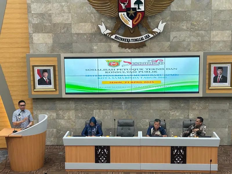 Wali Kota Samarinda dalam acara Sosialisasi Petunjuk Teknis dan Konsultasi Publik SPMB di Balaikota. (Foto : Ist)