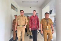 Wali Kota Samarinda Andi Harun menemani Konsul Jenderal Australia yang berkunjung ke RSUD IA Moeis. (Foto : Ist)
