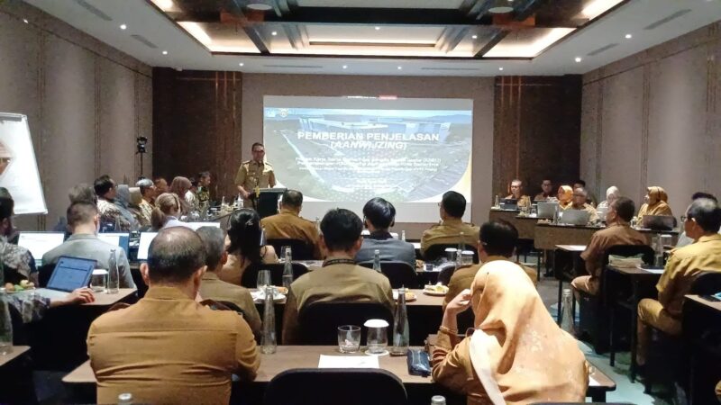 Wali Kota Samarinda saat memberikan sambutan dalam kegiatan P emberian Penjelasan /Aanwijzing Lelang Tahap 1 Proyek KPBU Pengembangan Rumah Sakit Umum Daerah Inche Abdoel Moeis Kota Samarinda. (Foto : Ist)