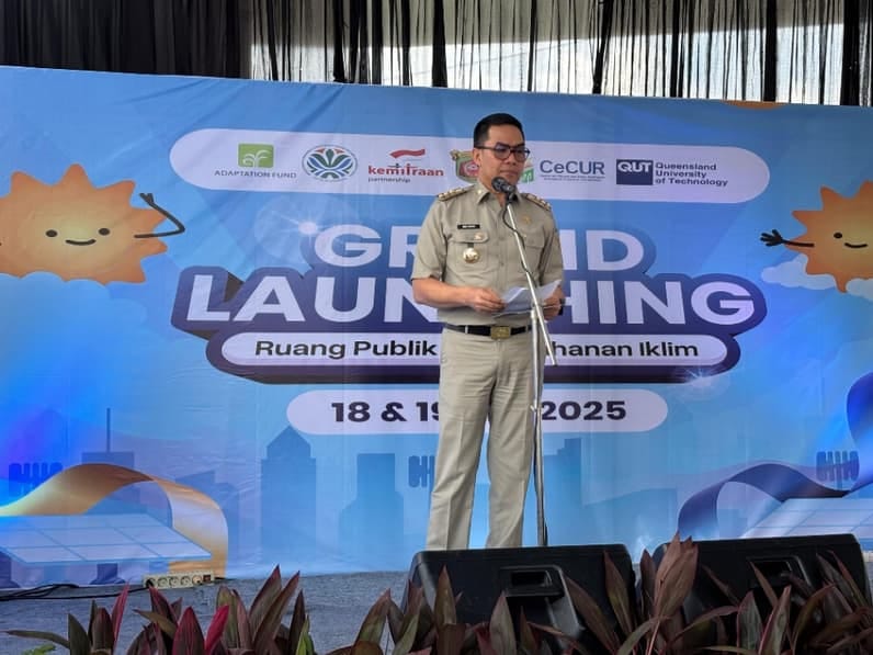 Wali Kota Samarinda saat meresmikan Ruang Publik Berketahanan Tahanan Iklim di Pasar Segiri, di Jalan Pahlawan, Kota Samarinda. (Foto : Ist)
