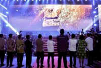 Saat seluruh para tokoh memegang sumpit untuk membuka kongres GMKI ke-39. (Foto : Ist)