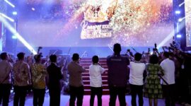 Saat seluruh para tokoh memegang sumpit untuk membuka kongres GMKI ke-39. (Foto : Ist)